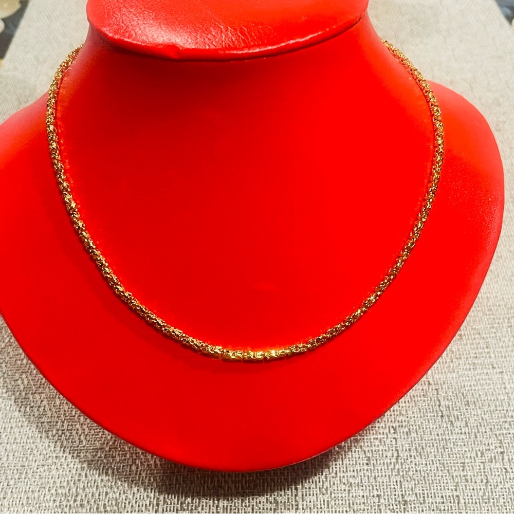 Fashion Jewelry Gold Twisted Rope Necklace on Red Display